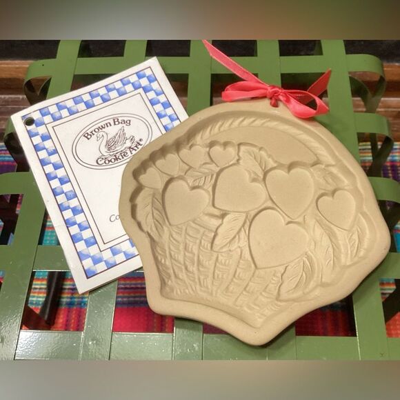 Brown Bag Cookie Art 1992 Stoneware Baking Mold With Recipe Booklet Hill Design - Picture 2 of 8